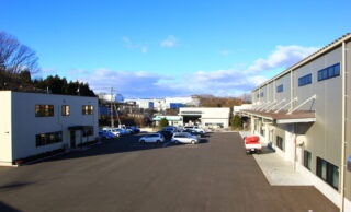 事務所棟と工場棟